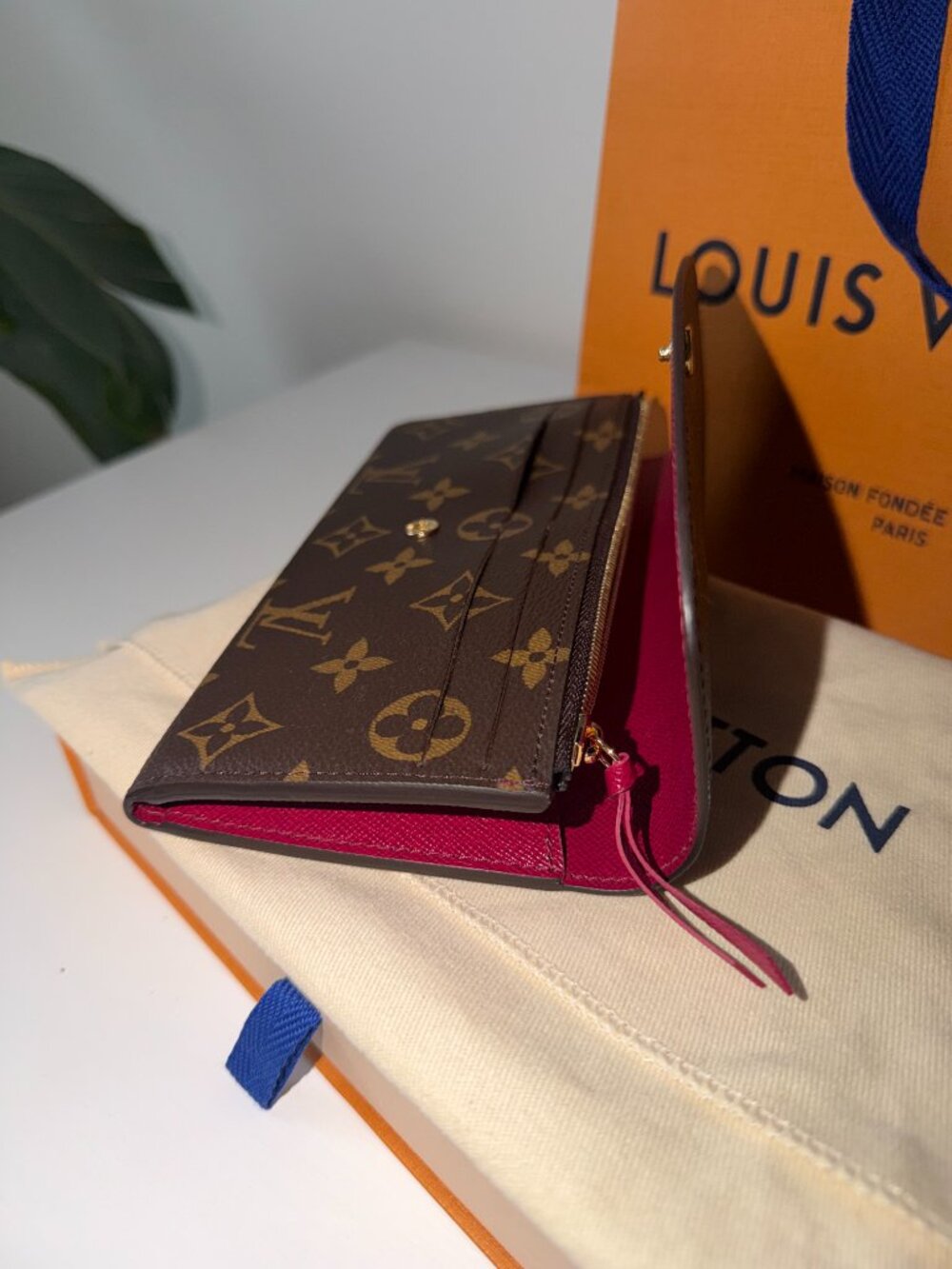 LV Emilie Wallet - Picture 8 of 11